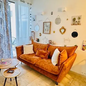 https://la-belle-de-lisle.fr-provencehotel.com